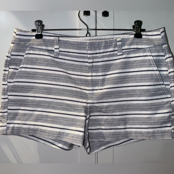 GAP WOMENS SHORTS size 6 Khakis By GAP The 3” Short Striped 100% Cotton EUC! - Picture 2 of 6